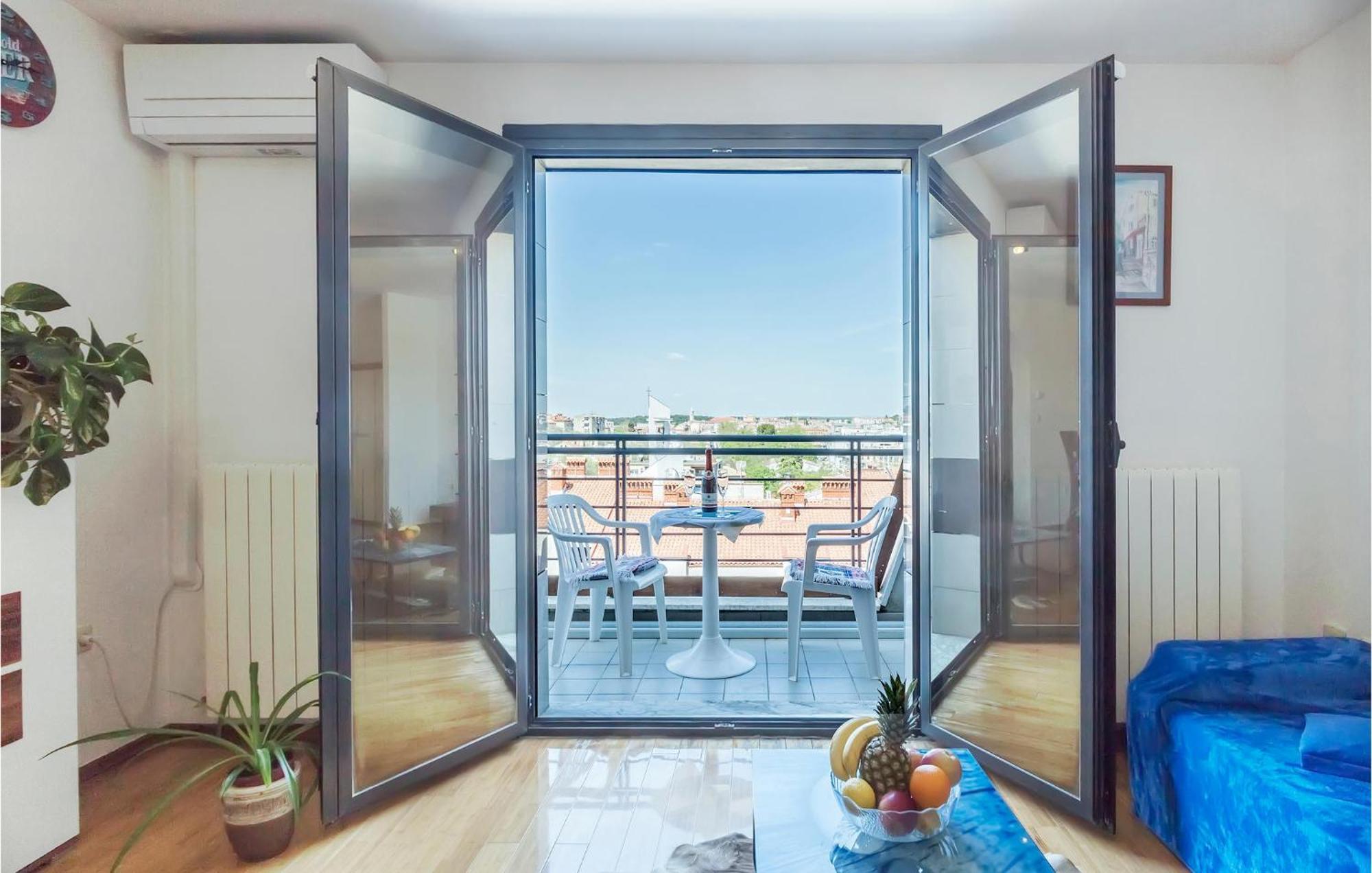 1 Bedroom Beautiful Apartment In Pula Bagian luar foto